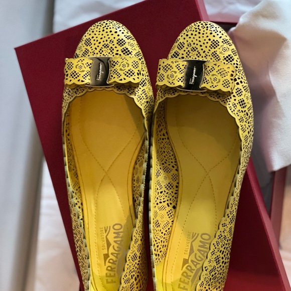 Salvatore Ferragamo yellow flat ballerinas. - Picture 5 of 6